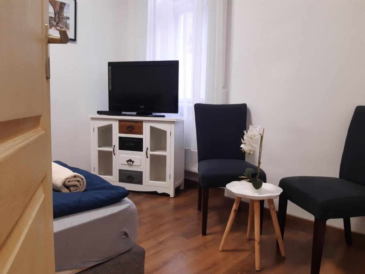 Varalja Apartman Tata Extérieur photo