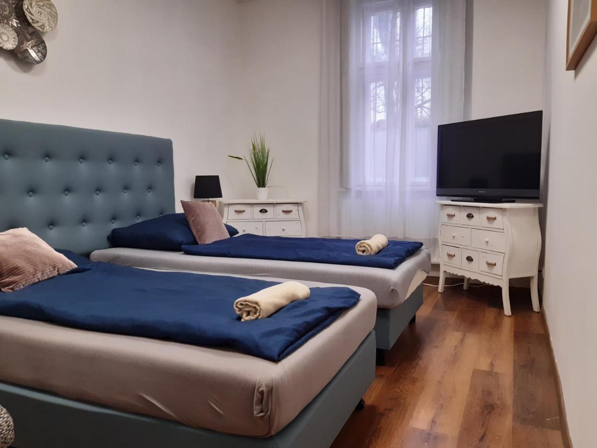 Varalja Apartman Tata Extérieur photo
