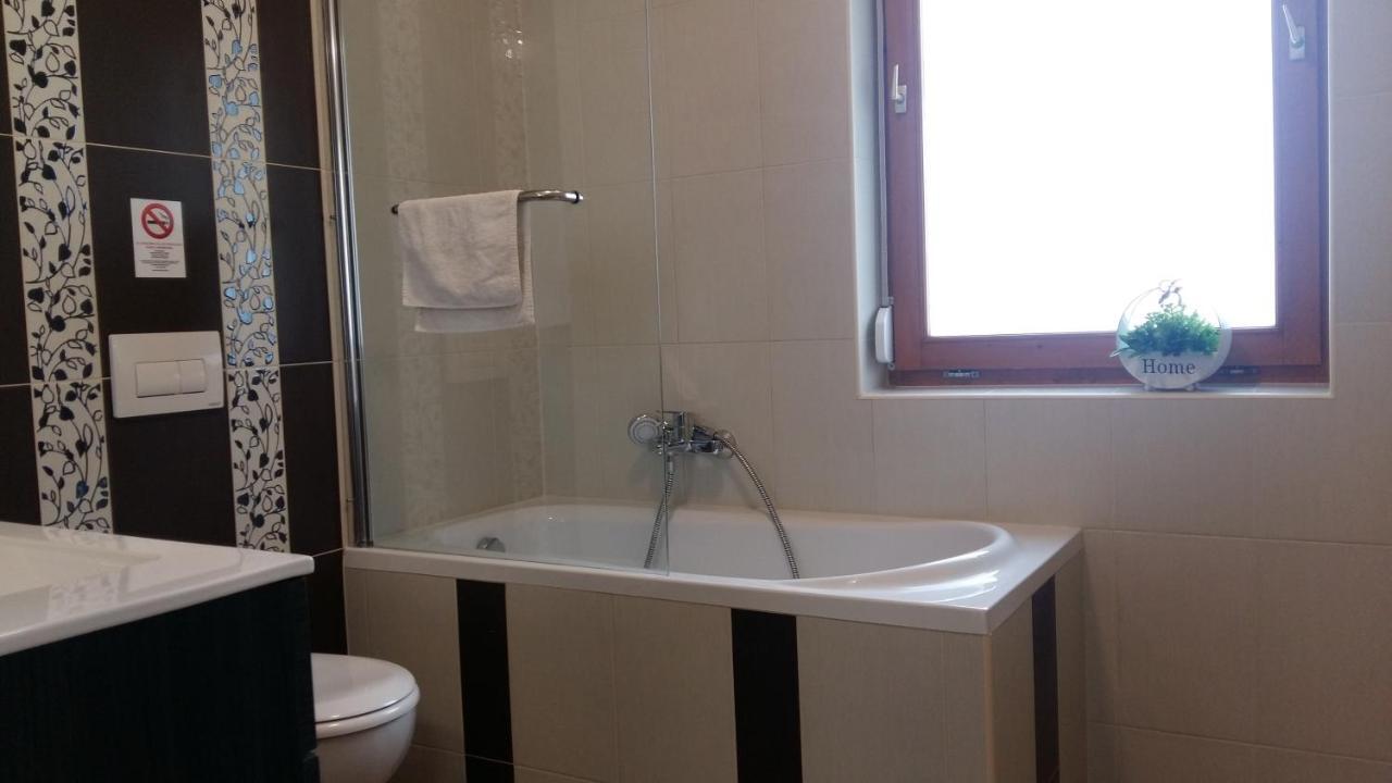 Varalja Apartman Tata Extérieur photo