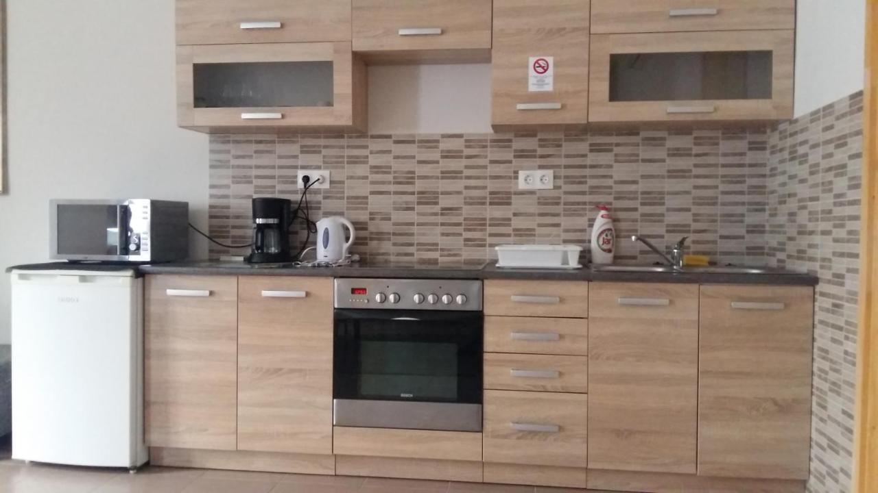 Varalja Apartman Tata Extérieur photo